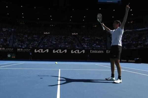 Zakrzywił czasoprzestrzeń! Ależ punkt na Australian Open [WIDEO]