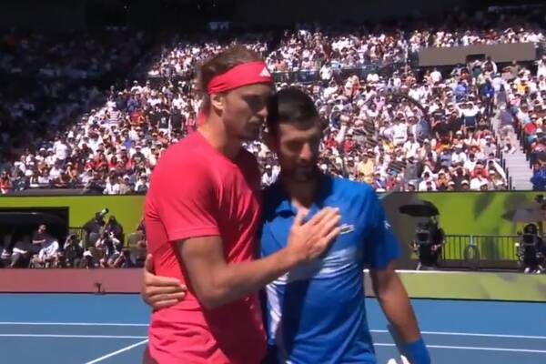 Szokujący koniec półfinału Australian Open! Djoković poddał się po pierwszym secie [WIDEO]