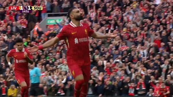 Liverpool coraz bliżej mistrzostwa! Salah znowu postrzelał [WIDEO]