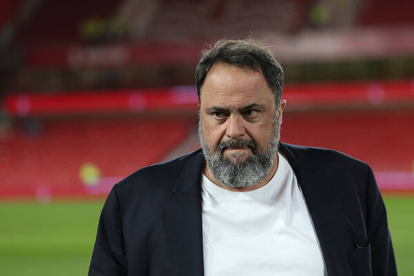 Prezes klubu Premier League zrugał trenera. Wiadomo, o co poszło
