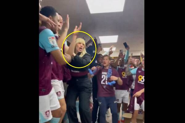 Sceny po awansie do Premier League. Niespodziewany gość porwał szatnię [WIDEO]