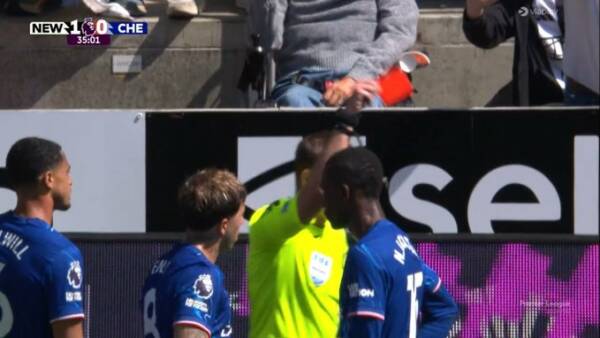 Głupota gracza Chelsea! Newcastle bliżej Ligi Mistrzów [WIDEO]