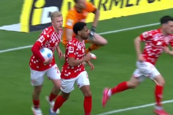 Sensacja w Bundeslidze, zaskakujący awans do pucharów. Alonso pożegnał się z Bayerem [WIDEO]