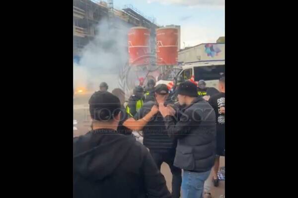 Dantejskie sceny w Holandii. Policjanci ruszyli na kibiców [WIDEO]