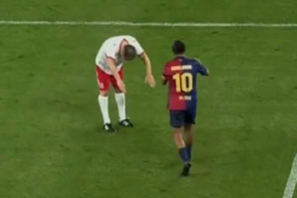 Ronaldinho nie stracił swojej magii. Tak zabawił się z rywalem [WIDEO] 