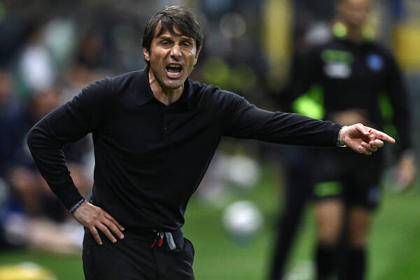 Napoli - Cagliari gdzie oglądać? Stream online i transmisja na żywo w TV z Serie A (23.05.2025)