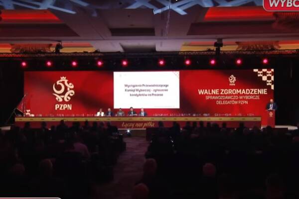 "Mają centralnie wywalone na piłkę". Dziennikarz gromi działaczy "Mają centralnie wywalone na piłkę". Dziennikarz gromi działaczy