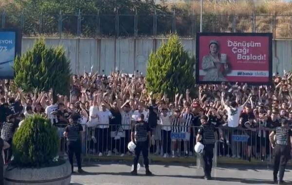 Tysiące fanów przywitało nową gwiazdę. Klub pobił rekord [WIDEO]