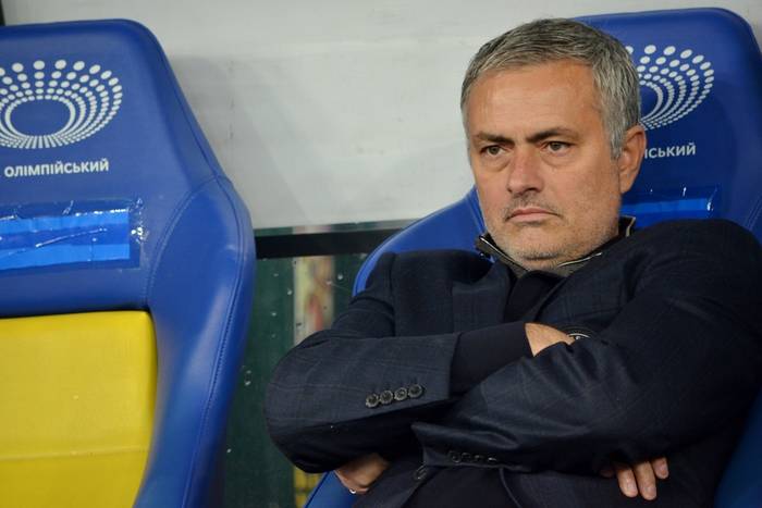 Porażka Chelsea, Mourinho wyrzucony na trybuny