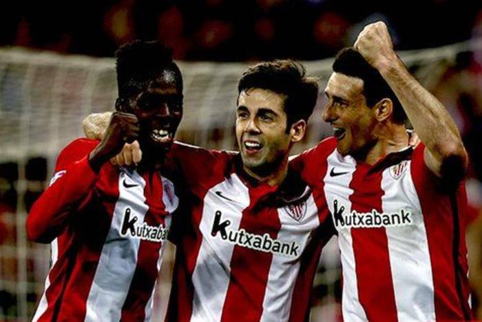 Aritz Aduriz przedłużył kontrakt z Athletic Bilbao Aritz Aduriz przedłużył kontrakt z Athletic Bilbao
