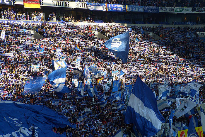 Schalke wzmacnia obronę
