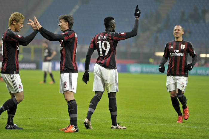 6 bramek w meczu Milanu, porażka zespołu Kamila Glika
