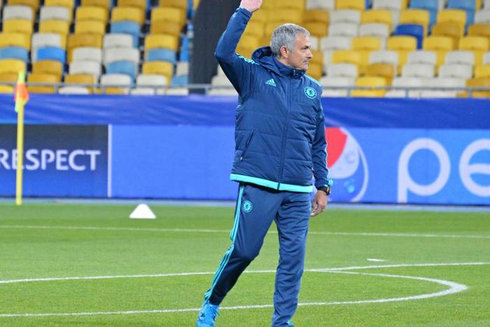 Jose Mourinho zastąpi Louisa Van Gaala?