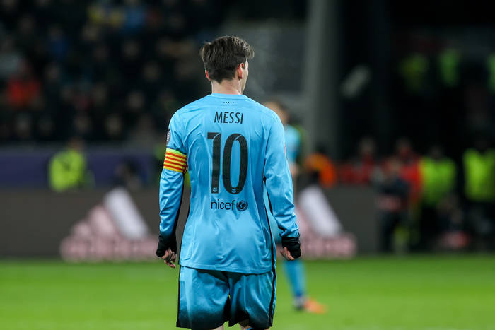"Ten fan to idiota. Messi zasłużył na szacunek"