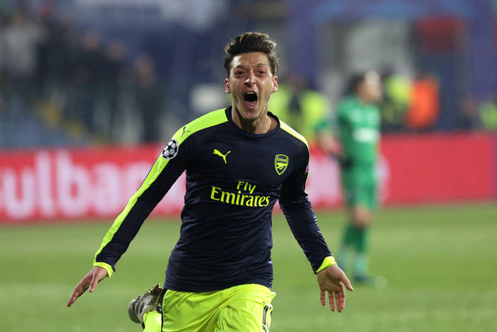 Mesut Ozil: Chcę dalej grać w Arsenalu. Mam nadzieję, że Sanchez też zostanie