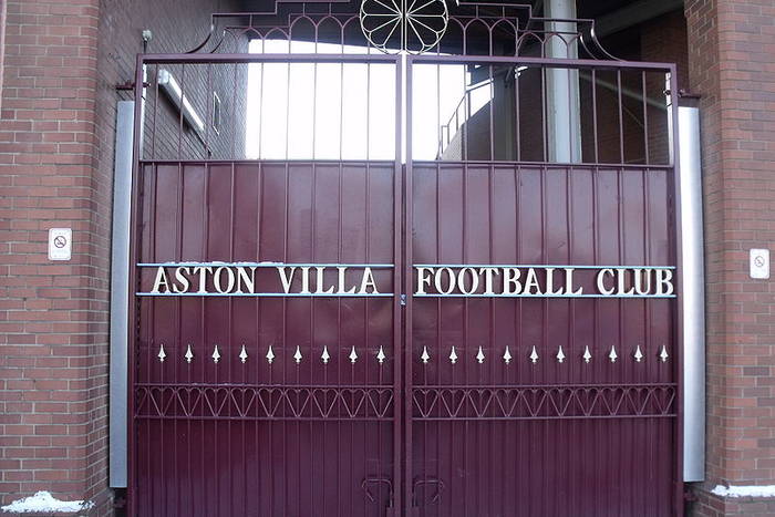 Aston Villa skróci wypożyczenie obrońcy Liverpoolu?