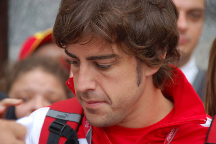 Alonso: Button powinien zostać w zespole