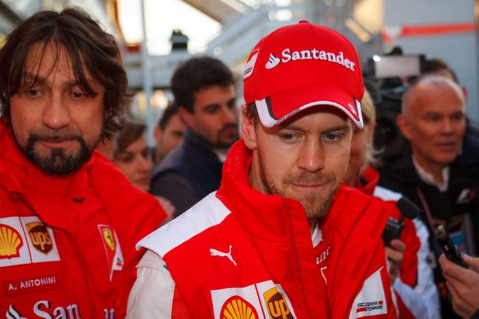 GP Singapuru: Vettel z pole position!