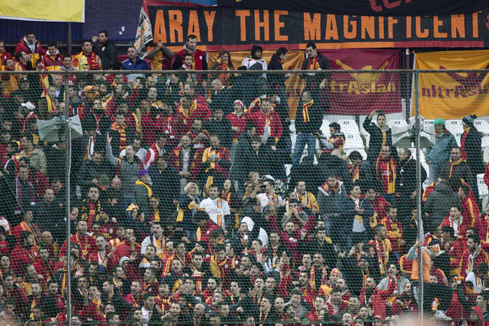 Galatasaray zwycięża, Tuszyński bez gry