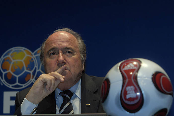 Ile zarabia Blatter?