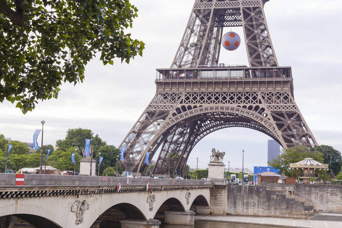 Wybuch petardy spowodował panikę w strefie kibica w Paryżu [VIDEO]