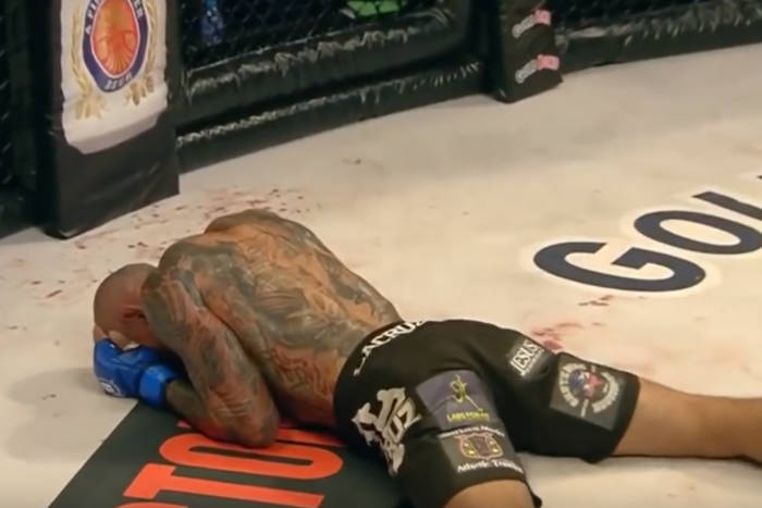 Masakryczny nokaut w MMA. Zawodnikowi pękła czaszka [VIDEO]