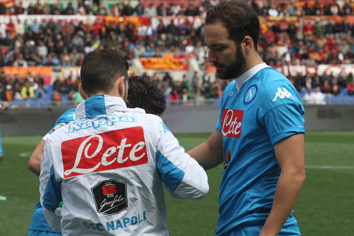 Napoli nie zamierza negocjować z Juventusem transferu Higuaina