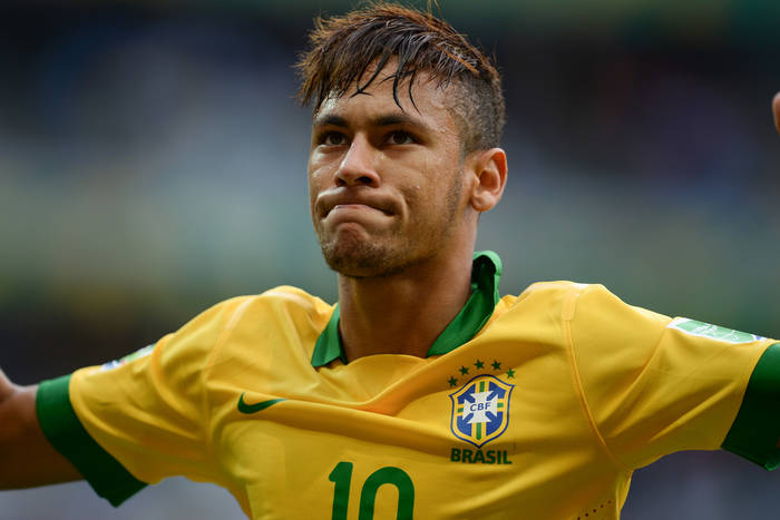 Brutalny faul Neymara. Powinien wylecieć z boiska? [VIDEO]