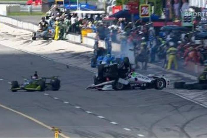 Okropny wypadek w IndyCar. Przejechał po głowie rywala [VIDEO]