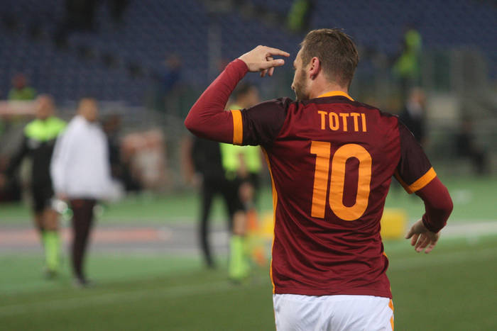 Totti wyrównał rekord Maldiniego. "Po raz pierwszy w życiu bałem się, że nie strzelę karnego"