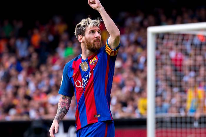 Cantona: Tlenione włosy, ruda broda... Czy Messi został liderem boysbandu?