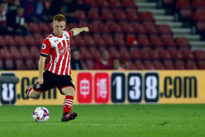 Pomocnik Southampton na dłużej w klubie