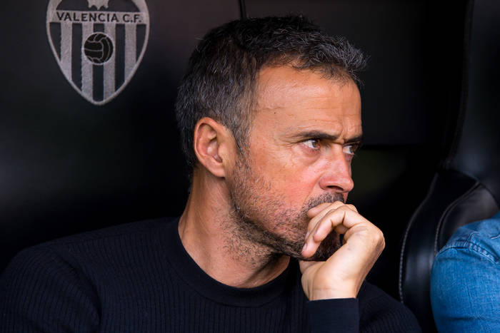Luis Enrique broni arbitrów: Potrzebują pomocy, a nie krytyki Luis Enrique broni arbitrów: Potrzebują pomocy, a nie krytyki