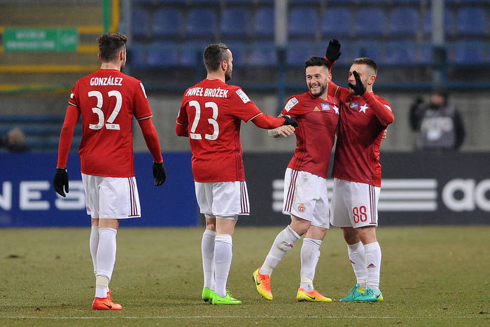 Piast przegrał u siebie z Wisłą Kraków Piast przegrał u siebie z Wisłą Kraków