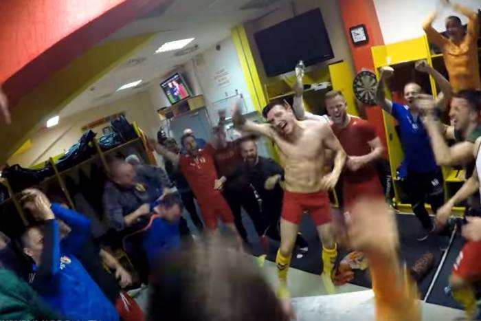 Szaleństwo w szatni Korony. Przegrali, cieszyli się jak z mistrzostwa [VIDEO]