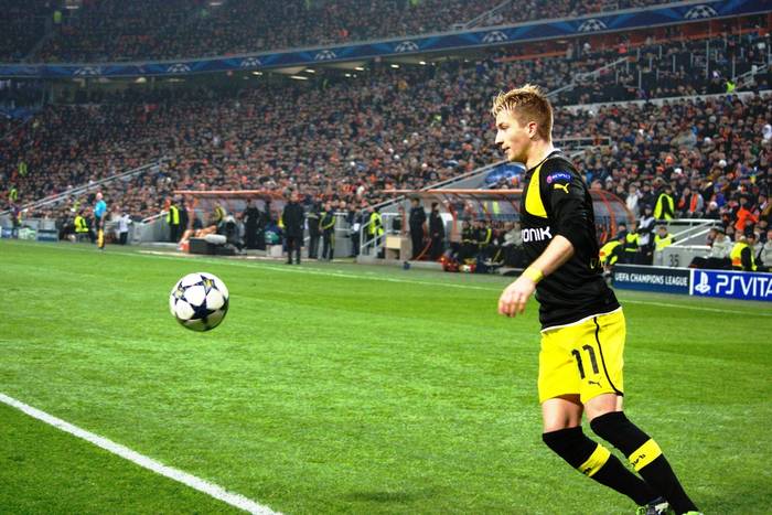 Borussia Dortmund potwierdza: Reus naderwał więzadła w prawym kolanie
