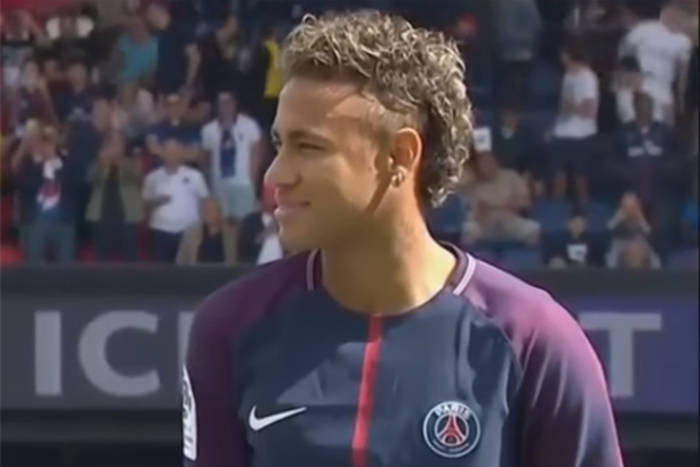 Neymar powitany na Parc des Princes. Paryż oszalał na punkcie swojej nowej gwiazdy [VIDEO]