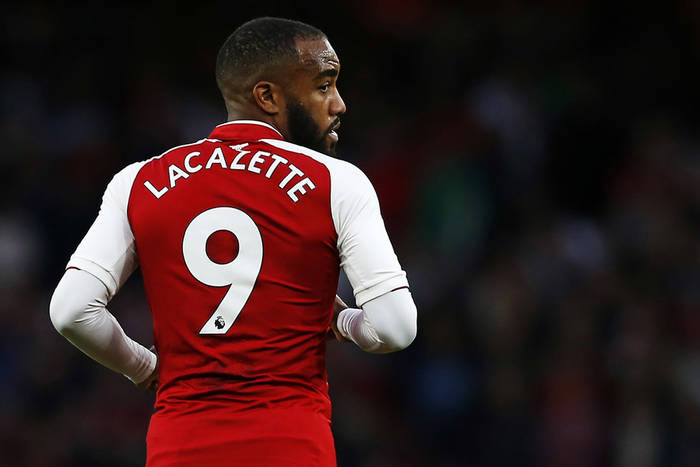 Pięć ofert dla Alexandre'a Lacazette'a. Piłkarz Arsenalu wybrał preferowany kierunek transferu