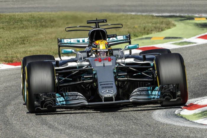 GP Japonii: Lewis Hamilton z pole position