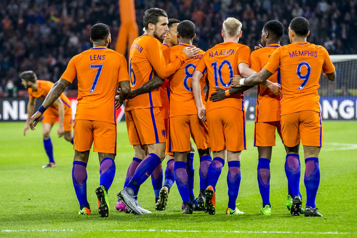 Były reprezentant Holandii: Potrzebujemy cudu jak Barcelona z PSG. Problem w tym, że nie jesteśmy Barceloną...