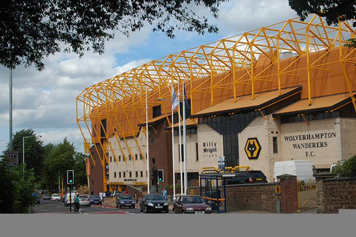 Dwóch zawodników Wolverhampton Wanderers przedłużyło kontrakty