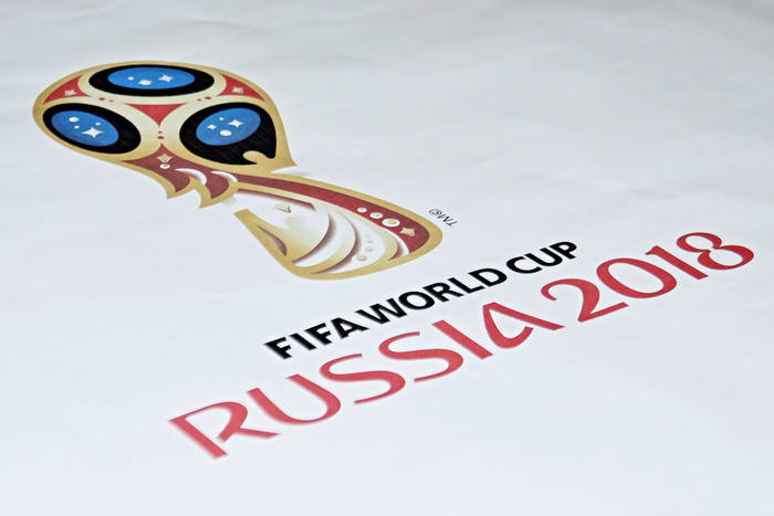 Nowy pomysł FIFA przed MŚ w Rosji. Sędzia miałby m.in. rozsyłać SMS do komentatorów