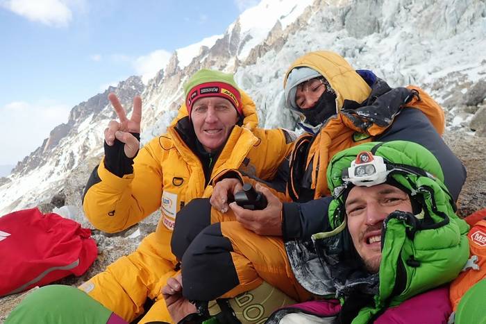 Adam Bielecki miał wypadek na K2. Spadł na niego duży kamień [ZDJĘCIE]