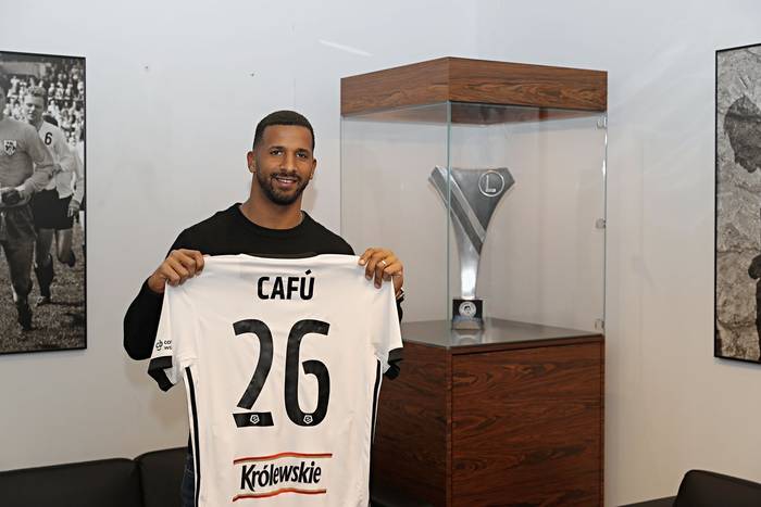 Legia szaleje na rynku transferowym. Cafu dziewiątym wzmocnieniem w zimowym oknie Legia szaleje na rynku transferowym. Cafu dziewiątym wzmocnieniem w zimowym oknie