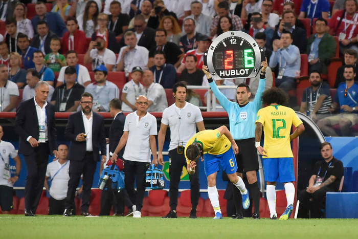 Lekarz reprezentacji Brazylii o kontuzji Marcelo: Materac w hotelu był za miękki