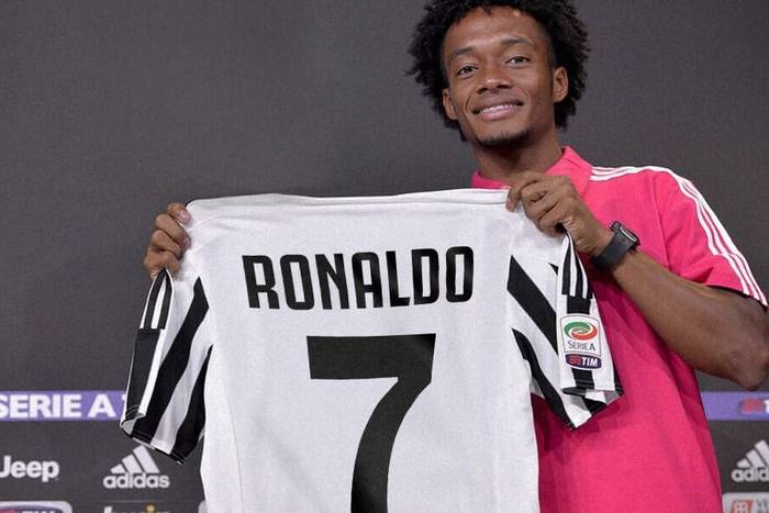 Cuadrado oddał numer Ronaldo. "Niech Bóg błogosławi tę koszulkę dla Ronaldo na tą nową przygodę z Juventusem" Cuadrado oddał numer Ronaldo. "Niech Bóg błogosławi tę koszulkę dla Ronaldo na tą nową przygodę z Juventusem"
