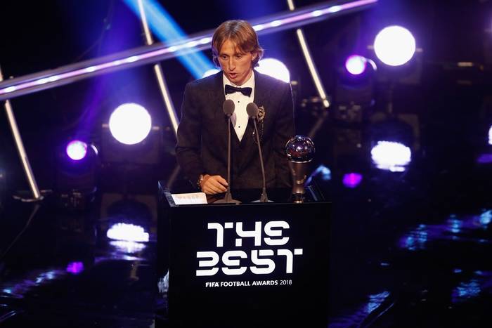 "To obciach, że Messi i Ronaldo nie przyjechali na galę, by pogratulować Modriciowi". Komentarze po wyborze Modricia na piłkarza roku "To obciach, że Messi i Ronaldo nie przyjechali na galę, by pogratulować Modriciowi". Komentarze po wyborze Modricia na piłkarza roku