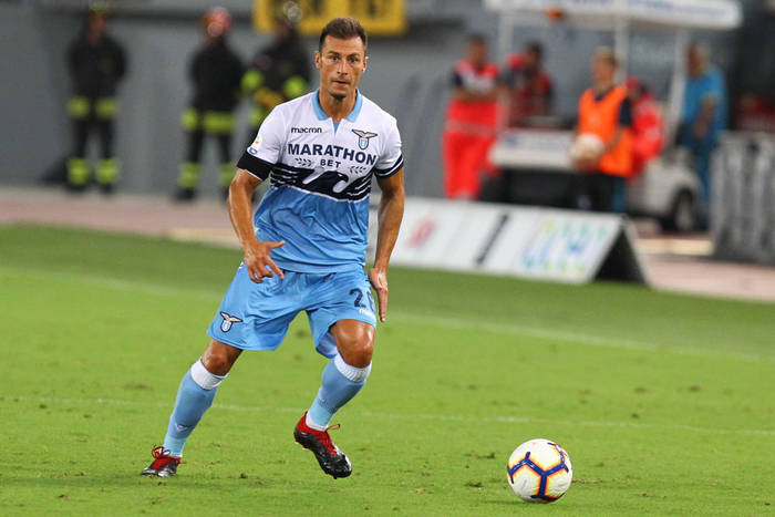 Doświadczony obrońca przedłużył kontrakt z Lazio