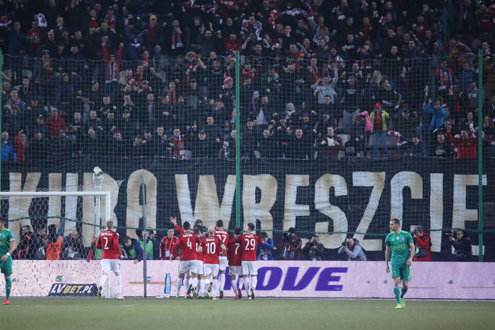 Protest grup kibicowskich Wisły Kraków. "Nie możemy godzić się na ingerencję ludzi zarządzających klubem" Protest grup kibicowskich Wisły Kraków. "Nie możemy godzić się na ingerencję ludzi zarządzających klubem"