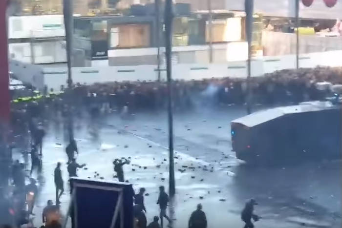 Zamieszki przed meczem Ajaksu z Juventusem. Zatrzymano prawie 150 osób! [WIDEO]